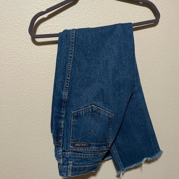 Calvin Klein Cut off Jeans - Picture 6 of 6